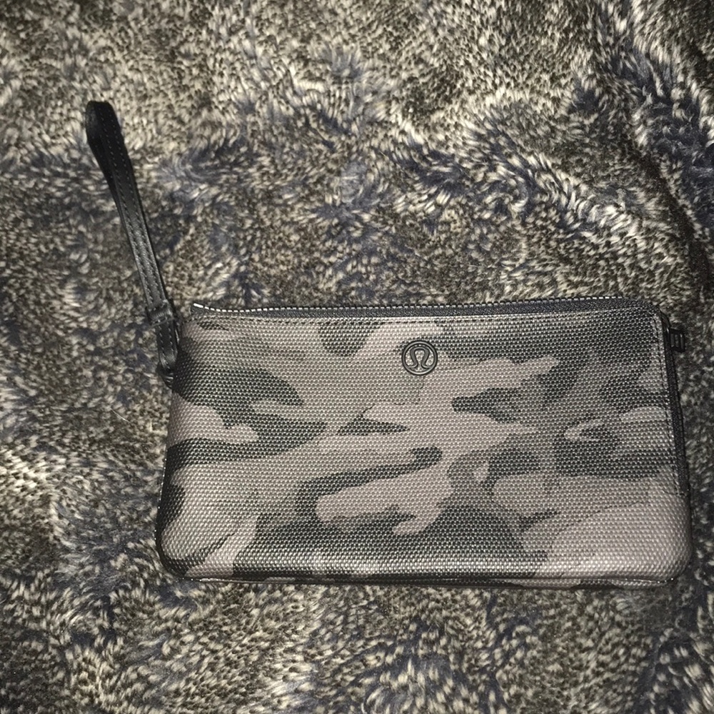 Camo wrist wallet